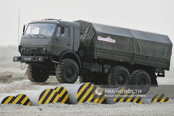Автомобиль "Камаз" во время показа современных и перспективных образцов вооружения, военной и специальной техники в рамках международного военно-технического форума "Армия-2017". Место: Россия, Московская область. Автор: Михаил Воскресенский/РИА Новости. Открытие международного военно-технического форума "Армия-2017"