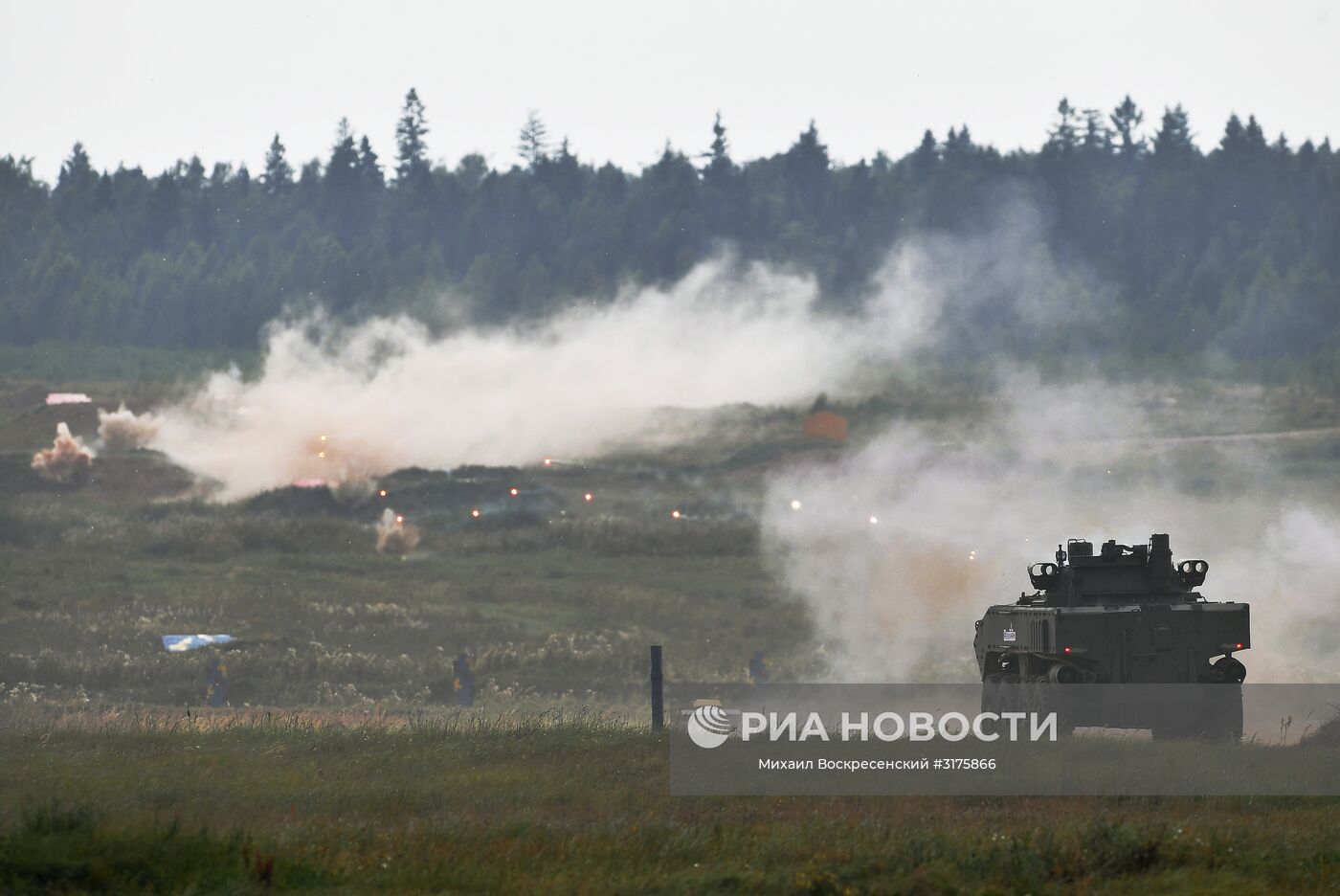 Боевая машина пехоты К-17 "Бумеранг" во время показа современных и перспективных образцов вооружения, военной и специальной техники в рамках международного военно-технического форума "Армия-2017". Место: Россия, Московская область. Автор: Михаил Воскресенский/РИА Новости. Открытие международного военно-технического форума "Армия-2017"