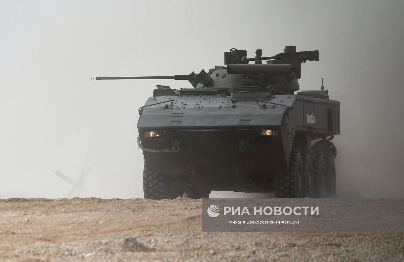 Боевая машина пехоты К-17 "Бумеранг" во время показа современных и перспективных образцов вооружения, военной и специальной техники в рамках международного военно-технического форума "Армия-2017". Место: Россия, Московская область. Автор: Михаил Воскресенский/РИА Новости. Открытие международного военно-технического форума "Армия-2017"