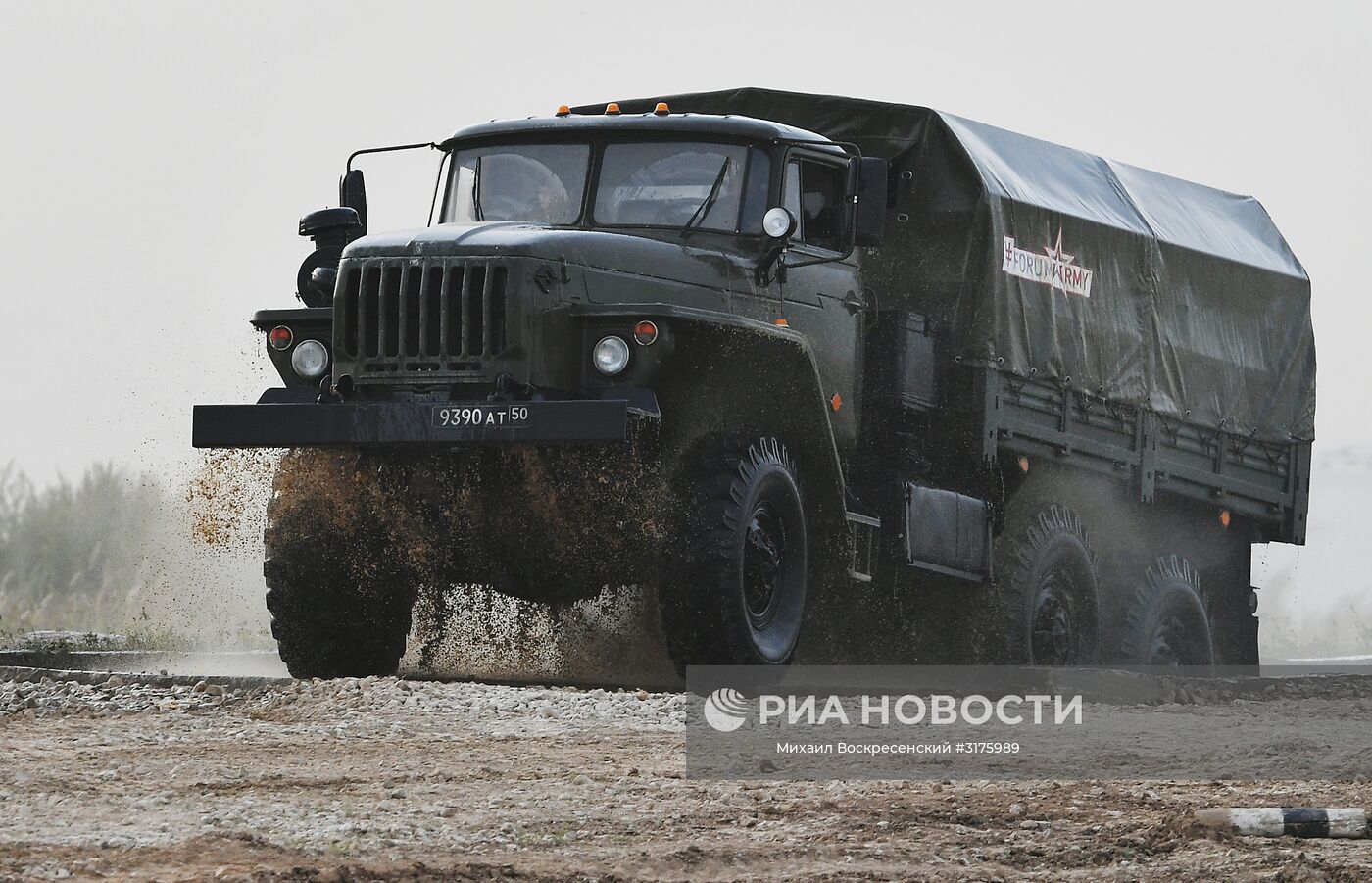 Автомобиль "Урал" во время показа современных и перспективных образцов вооружения, военной и специальной техники в рамках международного военно-технического форума "Армия-2017". Место: Россия, Московская область. Автор: Михаил Воскресенский/РИА Новости. Открытие международного военно-технического форума "Армия-2017"