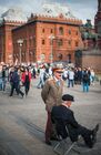 Двойники Иосифа Сталина (слева) и Владимира Ленина на Манежной площади. Место: Россия, Москва. Автор: Табылды Кадырбеков/Sputnik/РИА Новости. Двойники И. Сталина и В. Ленина на Манежной площади