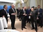 1 декабря 2017. Президент РФ Владимир Путин во время встречи со звёздами мирового футбола перед финальной жеребьёвкой чемпионата мира по футболу ФИФА 2018. Слева направо - заместитель председателя правительства РФ, президент Российского футбольного союза (РФС), председатель оргкомитета "Россия-2018" Виталий Мутко и президент FIFA Джанни Инфантино. Справа налево - итальянский футболист и тренер Фабио Каннаваро и аргентинский футболист Диего Марадона. Место: Россия, Москва. Автор: Алексей Никольский/РИА Новости. Президент РФ В. Путин принял участие в финальной жеребьёвке ЧМ по футболу ФИФА 2018 в России