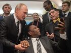1 декабря 2017. Президент РФ Владимир Путин, бразильский футболист Пеле и аргентинский футболист Диего Марадона (слева направо) во время встречи со звёздами мирового футбола, приехавшими в Москву для участия в финальной жеребьёвке чемпионата мира по футболу ФИФА 2018 в России. Место: Россия, Москва. Автор: Сергей Гунеев/РИА Новости. Президент РФ В. Путин принял участие в финальной жеребьёвке ЧМ по футболу ФИФА 2018 в России