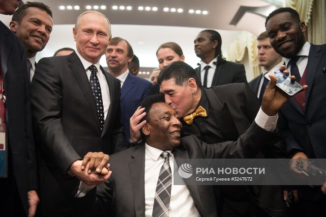 Президент РФ В. Путин принял участие в финальной жеребьёвке ЧМ по футболу ФИФА 2018 в России