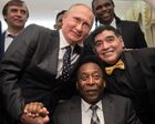 1 декабря 2017. Президент РФ Владимир Путин, бразильский футболист Пеле и аргентинский футболист Диего Марадона (слева направо) во время встречи со звёздами мирового футбола, приехавшими в Москву для участия в финальной жеребьёвке чемпионата мира по футболу ФИФА 2018 в России. Место: Россия, Москва. Автор: Сергей Гунеев/РИА Новости. Президент РФ В. Путин принял участие в финальной жеребьёвке ЧМ по футболу ФИФА 2018 в России