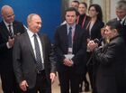 1 декабря 2017. Президент РФ Владимир Путин и аргентинский футболист Диего Марадона (справа) во время встречи со звёздами мирового футбола, приехавшими в Москву для участия в финальной жеребьёвке чемпионата мира по футболу ФИФА 2018 в России. Слева - президент FIFA Джанни Инфантино. Место: Россия, Москва. Автор: Сергей Гунеев/РИА Новости. Президент РФ В. Путин принял участие в финальной жеребьёвке ЧМ по футболу ФИФА 2018 в России