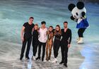 Спортсмены после показательных выступлений после финала Гран-при по фигурному катанию в японской Нагое. Место: Япония, Нагоя. Автор: Владимир Песня/РИА Новости. Фигурное катание. Финал ГП. Показательные выступления