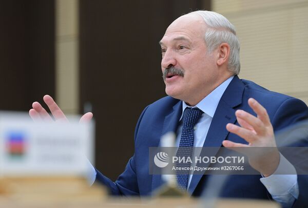 Президент РФ В. Путин принял участие в неформальной встрече глав государств СНГ