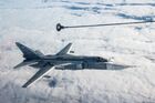 Дозаправка в воздухе тактического фронтового бомбардировщика Су-24М во время лётно-тактических учений морской авиации Черноморского флота в Ейском районе. Место: Россия, Краснодарский край, Ейск. Автор: Виталий Тимкив/РИА Новости. Лётно-тактические учения морской авиации в Ейске