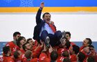 Главный тренер российских хоккеистов Олег Знарок на церемонии награждения призеров соревнований по хоккею среди мужчин на XXIII зимних Олимпийских играх. Место: Южная Корея, Каннын. Автор: Александр Вильф. Олимпиада 2018. Хоккей. Мужчины. Финал