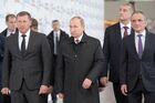 14 марта 2018. Президент РФ Владимир Путин во время осмотра нового аэровокзального комплекса международного аэропорта "Симферополь". Слева - директор ООО "Международный аэропорт" Симферополь" Евгений Плаксин. Справа - генеральный директор ООО "Аконс про" Игорь Набойченко и глава Республики Крым Сергей Аксёнов. Место: Россия, Симферополь. Автор: Евгений Биятов/РИА Новости. Рабочая поездка президента РФ В. Путина в ряд регионов Южного федерального округа