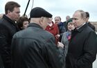 14 марта 2018. Президент РФ Владимир Путин во время общения с представителями общественности в Севастополе. Слева - губернатор Севастополя Дмитрий Овсянников. Место: Россия, Севастополь. Автор: Алексей Никольский/РИА Новости. Рабочая поездка президента РФ В. Путина в ряд регионов Южного федерального округа