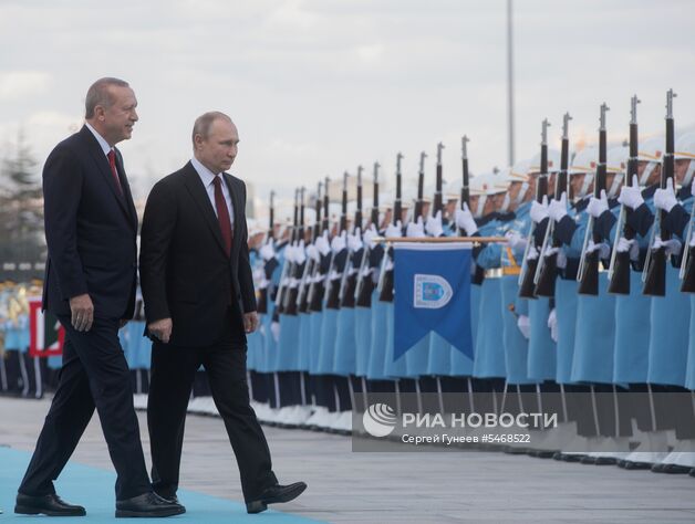 3 апреля 2018. Президент РФ Владимир Путин и президент Турецкой Республики Реджеп Тайип Эрдоган на церемонии официальной встречи на площади перед Дворцом президента Турции в Анкаре. Место: Турция, Анкара. Автор: Сергей Гунеев/РИА Новости. Визит президента РФ В. Путина в Турцию
