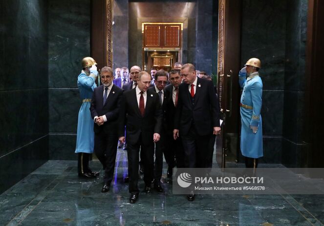 3 апреля 2018. Президент РФ Владимир Путин и президент Турецкой Республики Реджеп Тайип Эрдоган (справа на первом плане) во время встречи в президентском дворце в Анкаре. Место: Турция, Анкара. Автор: Михаил Климентьев/РИА Новости. Визит президента РФ В. Путина в Турцию