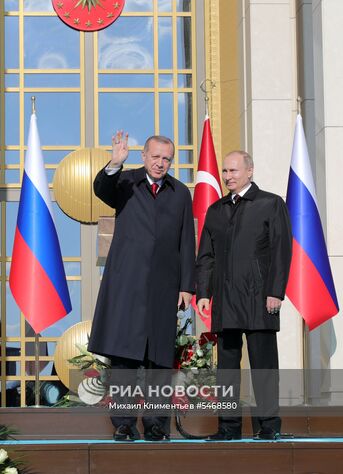 3 апреля 2018. Президент РФ Владимир Путин и президент Турецкой Республики Реджеп Тайип Эрдоган (слева) на церемонии запуска строительства первого энергоблока атомной электростанции (АЭС) "Аккую", сооружаемой "Росатомом" в Турции, у президентского дворца в Анкаре. Место: Турция, Анкара. Автор: Михаил Климентьев/РИА Новости. Визит президента РФ В. Путина в Турцию