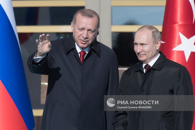 3 апреля 2018. Президент РФ Владимир Путин и президент Турецкой Республики Реджеп Тайип Эрдоган на церемонии запуска начала строительства первого энергоблока атомной электростанции (АЭС) "Аккую", сооружаемой "Росатомом" в Турции, в режиме видеоконференцсвязи у Дворца президента Турции в Анкаре.аре. Место: Турция, Анкара. Автор: Сергей Гунеев/РИА Новости. Визит президента РФ В. Путина в Турцию