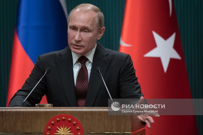 3 апреля 2018. Президент РФ Владимир Путин на пресс-конференции по итогам встречи с президентом Турецкой Республики Реджепом Тайипом Эрдоганом во Дворце президента Турции в Анкаре.
Место: Турция, Анкара. Автор: Сергей Гунеев/РИА Новости. Визит президента РФ В. Путина в Турцию