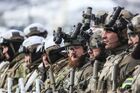 Бойцы Росгвардии во время второго этапа тактико-специальных учений войск национальной гвардии РФ в районах Крайнего Севера по особождению ледокола Росатомфлота "Советский Союз" в Мурманске. Место: Мурманская область, Мурманск. Автор: Павел Львов/РИА Новости. Учения Росгвардии в Мурманске