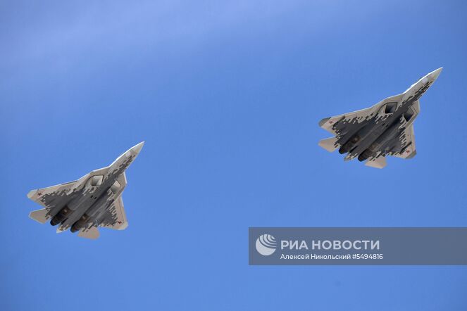 Многофункциональные истребители пятого поколения Су-57 на военном параде, посвященном 73-й годовщине Победы в Великой Отечественной войне 1941-1945 годов. Место: Россия, Москва. Автор: Алексей Никольский/РИА Новости. Военный парад, посвящённый 73-й годовщине Победы в ВОВ