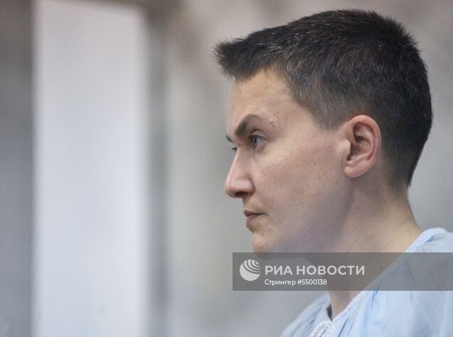 Депутат Верховной рады Украины Надежды Савченко во время рассмотрения вопроса о продлении срока её ареста на заседании Шевченковского районного суда в Киеве. Место: Украина, Киев. Автор: Стрингер/РИА Новости. Суд над Н. Савченко в Киеве