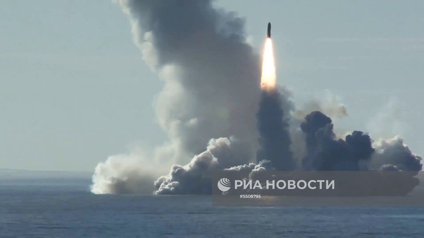 С подводного крейсера "Юрий Долгорукий" запустили четыре ракеты "Булава" по полигону Кура