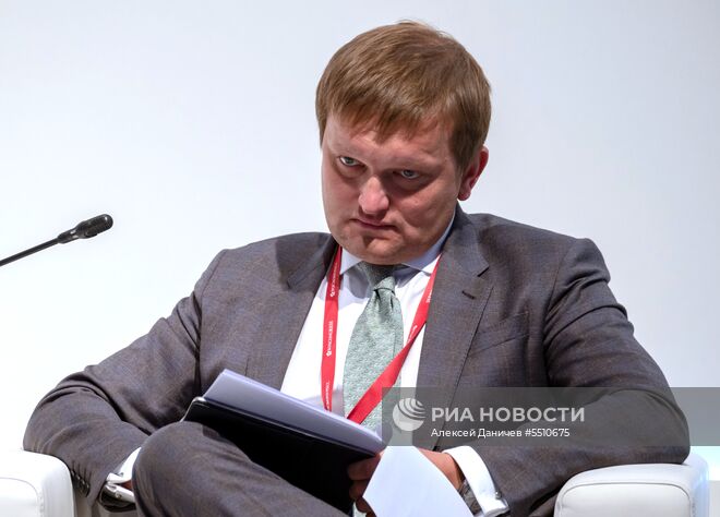 Директор направления «Развитие регионов» Игорь Кустарин во время дискуссии "Умная среда: новый уровень развития городов" в конференц-зале Петербургского международного экономического форума. Место: Россия, Санкт-Петербург. Автор: Алексей Даничев/РИА Новости. Петербургский международный экономический форум. День первый