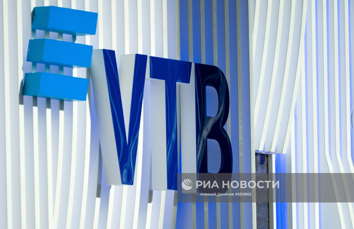 Стенд ВТБ на Петербургском международном экономическом форуме. Место: Россия, Санкт-Петербург. Автор: Алексей Даничев/РИА Новости. Петербургский международный экономический форум. День первый