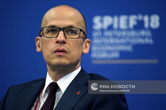 Глава Удмуртской Республики Александр Бречалов на пленарной сессии "Сделано в России: национальный и территориальный брендинг как инструменты экономического развития и продвижения России в мире" в рамках Петербургского международного экономического форума. Место: Россия, Санкт-Петербург. Автор: Максим Блинов/РИА Новости. Петербургский международный экономический форум. День первый