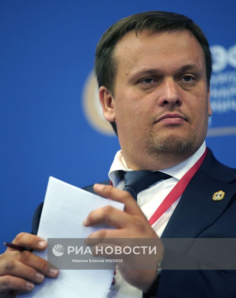 Губернатор Новгородской области Андрей Никитин на пленарной сессии "Сделано в России: национальный и территориальный брендинг как инструменты экономического развития и продвижения России в мире" в рамках Петербургского международного экономического форума. Место: Россия, Санкт-Петербург. Автор: Максим Блинов/РИА Новости. Петербургский международный экономический форум. День первый
