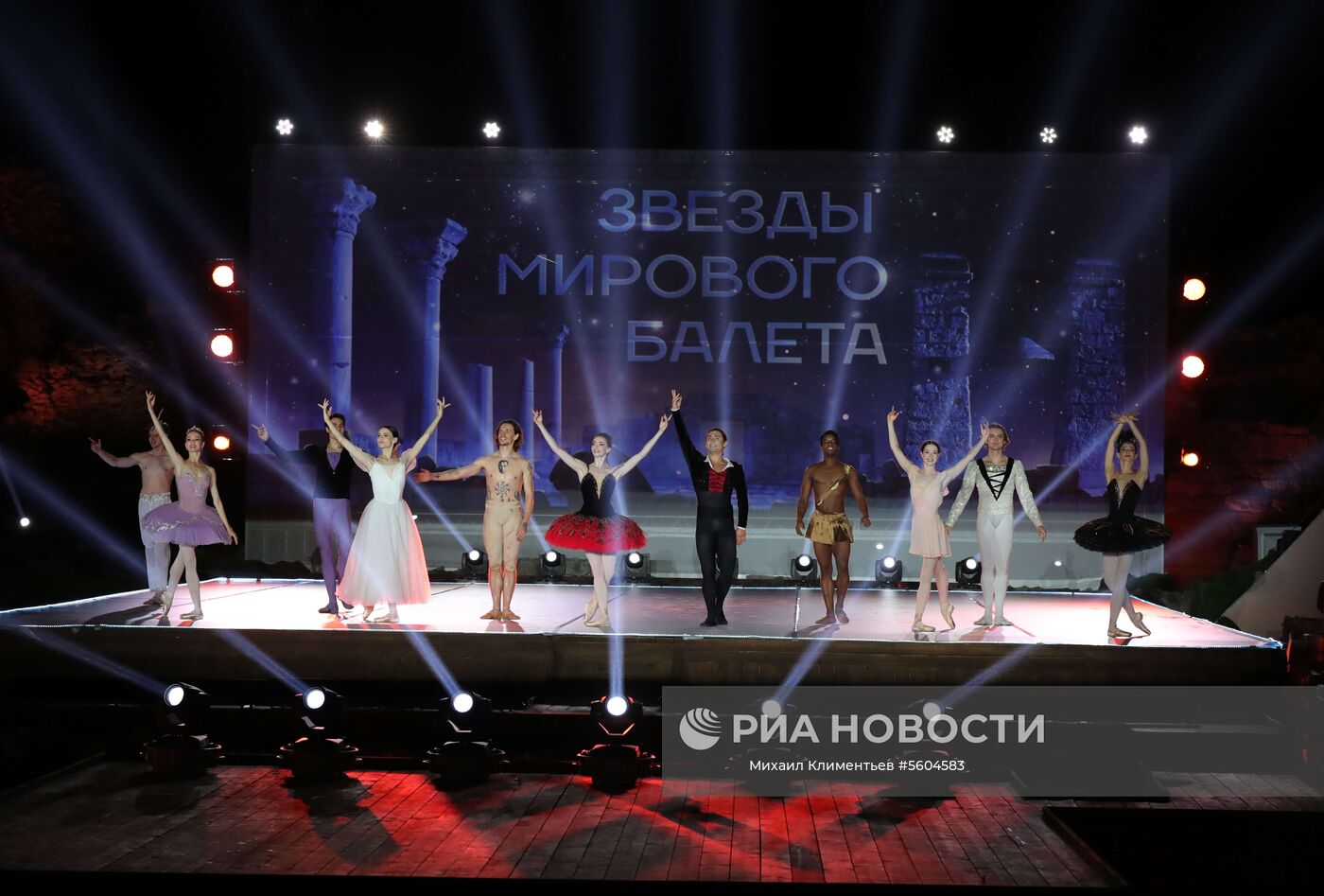 4 августа 2018. Вечер-открытия фестиваля под открытым небом "Опера в Херсонесе" на территории Государственного историко-археологического музея-заповедника "Херсонес Таврический".
Место: Россия, Севастополь. Автор: Михаил Климентьев/РИА Новости. Президент РФ В. Путин посетил фестиваль "Опера в Херсонесе" в музее-заповеднике "Херсонес Таврический"