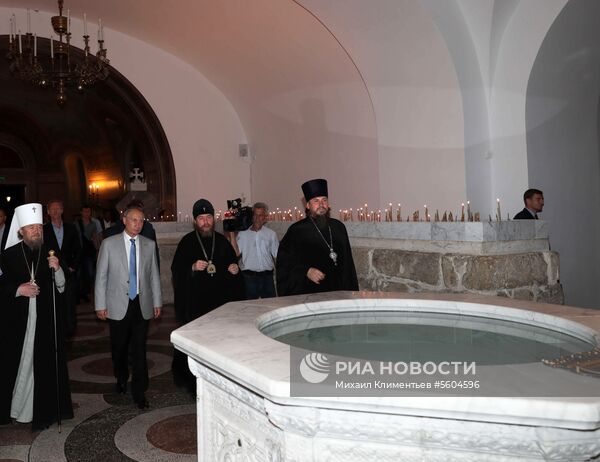 Президент РФ В. Путин посетил фестиваль "Опера в Херсонесе" в музее-заповеднике "Херсонес Таврический"