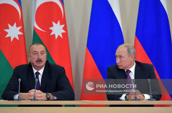 Президент РФ В. Путин встретился с президентом Азербайджана И. Алиевым