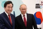 12 сентября 2018. Президент РФ Владимир Путин и премьер-министр Южной Кореи Ли Нак Ён (слева) во время встречи на полях IV Восточного экономического форума на территории ДВФУ на острове Русский. Место: Россия, Приморский край, Владивосток. Автор: Сергей Мамонтов/РИА Новости. Рабочая поездка президента РФ В. Путина в Дальневосточный федеральный округ. День третий