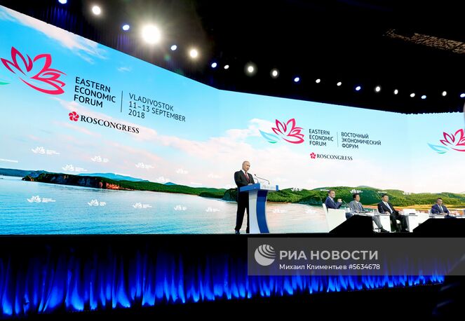 12 сентября 2018. Президент РФ Владимир Путин выступает на пленарном заседании "Дальний Восток: расширяя границы возможностей" IV Восточного экономического форума (ВЭФ-2018). Место: Россия, Приморский край, Владивосток. Автор: Михаил Климентьев/РИА Новости. Рабочая поездка президента РФ В. Путина в Дальневосточный федеральный округ. День третий