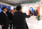 12 сентября 2018. Президент РФ Владимир Путин и председатель Китайской Народной Республики (КНР) Си Цзиньпин (слева) во время осмотра выставки, посвященной истории российско-китайского торгово-экономического сотрудничества, в рамках IV Восточного экономического форума (ВЭФ-2018). Место: Россия, Приморский край, Владивосток. Автор: Михаил Климентьев/РИА Новости. Рабочая поездка президента РФ В. Путина в Дальневосточный федеральный округ. День третий