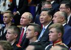 12 сентября 2018. Президент РФ Владимир Путин и председатель Китайской Народной Республики (КНР) Си Цзиньпин (второй справа) на мероприятии, посвященном 10-летию приема детей, пострадавших от землетрясения в провинции Сычуань, во Всероссийском детском центре "Океан". Справа - директор центра Андрей Базилевский Место: Россия, Приморский край, Владивосток. Автор: Михаил Климентьев/РИА Новости. Рабочая поездка президента РФ В. Путина в Дальневосточный федеральный округ. День третий