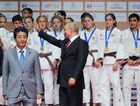 12 сентября 2018. Президент РФ Владимир Путин на церемонии награждения победителей Международного турнира по дзюдо имени Дзигоро Кано среди юниоров и юниорок в КСК "Фетисов-Арена" во Владивостоке. Слева - премьер-министр Японии Синдзо Абэ. Место: Россия, Приморский край, Владивосток. Автор: Михаил Климентьев/РИА Новости. Рабочая поездка президента РФ В. Путина в Дальневосточный федеральный округ. День третий