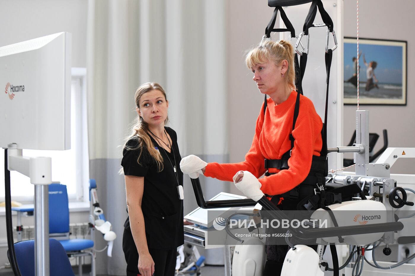Пациентка в кабинете роботической реабилитации и эрготерапии в Центре Медицинской реабилитации Первого Московского государственного медицинского университета имени Ивана Михайловича Сеченова (МГМУ имени И.М. Сеченова). Место: Россия, Москва. Автор: Сергей Пятаков/РИА Новости. Медицинский университет им. И.М. Сеченова