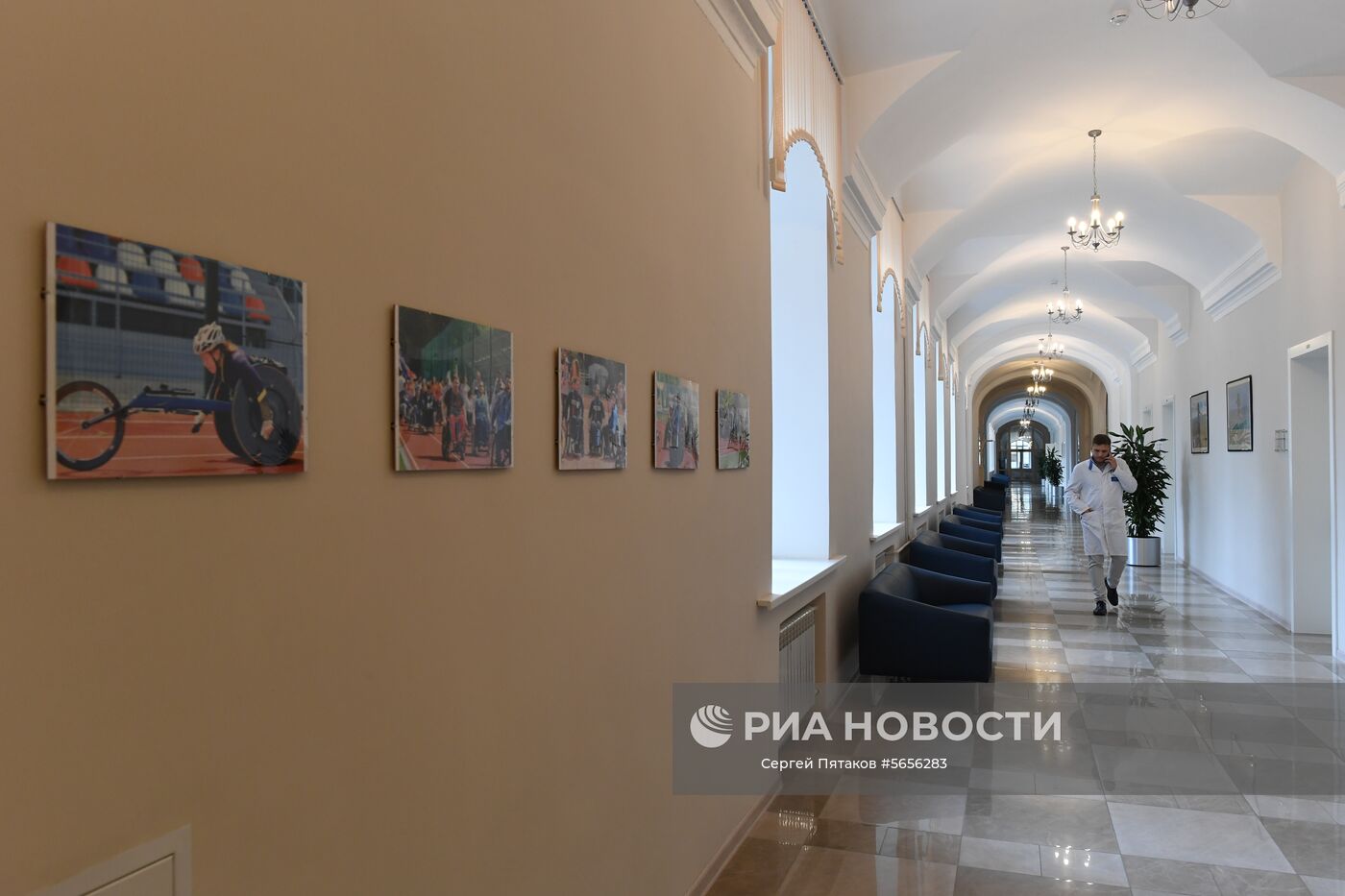 Коридор Центра Медицинской реабилитации Первого Московского государственного медицинского университета имени Ивана Михайловича Сеченова (МГМУ имени И.М. Сеченова). Место: Россия, Москва. Автор: Сергей Пятаков/РИА Новости. Медицинский университет им. И.М. Сеченова