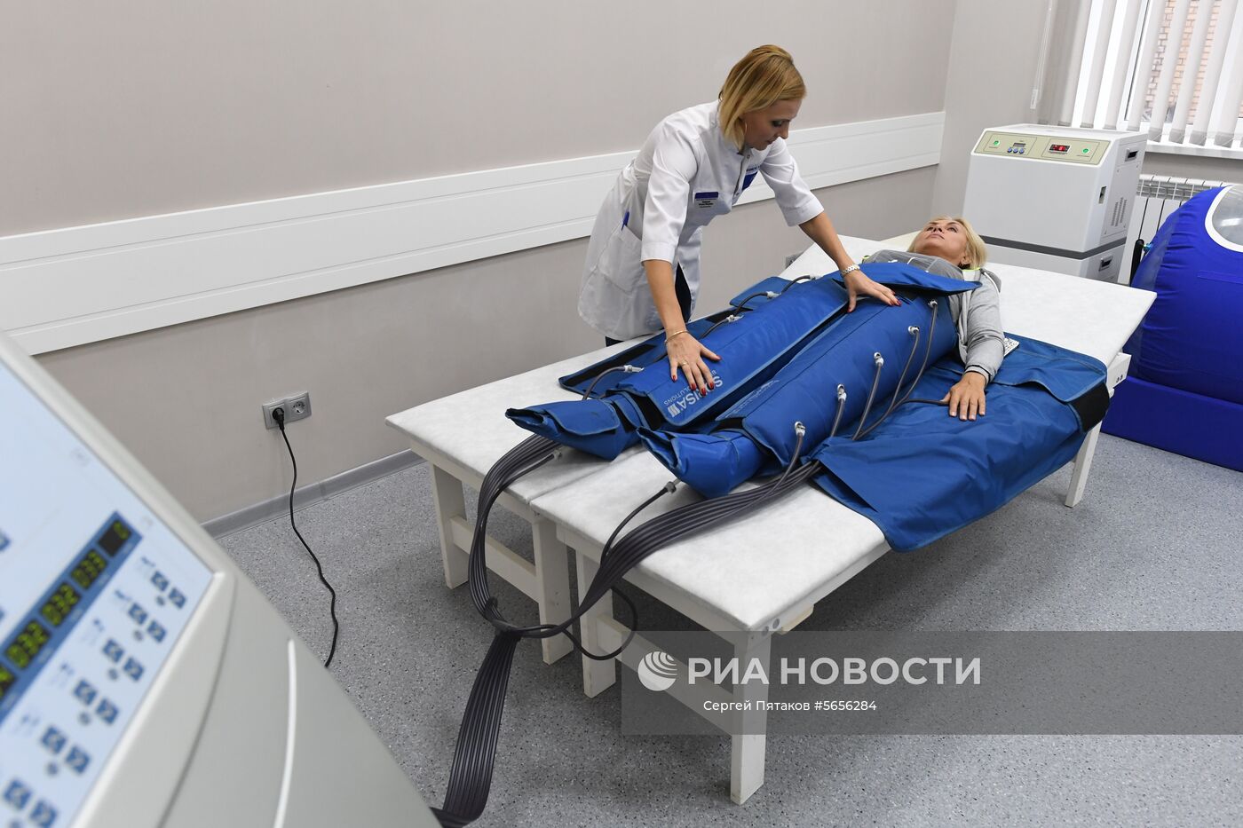 Пациентка в кабинете гравитационной и сенсорной реабилитации в Центре Медицинской реабилитации Первого Московского государственного медицинского университета имени Ивана Михайловича Сеченова (МГМУ имени И.М. Сеченова). Место: Россия, Москва. Автор: Сергей Пятаков/РИА Новости. Медицинский университет им. И.М. Сеченова