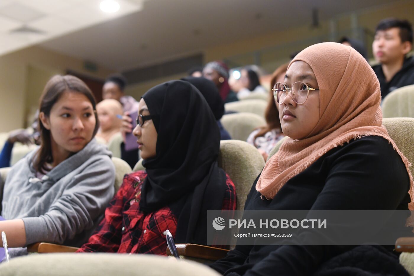 Иностранные студенты во время лекции на кафедре паталогической анатомии имени академика А.И. Струкова Первого Московского государственного медицинского университета имени Ивана Михайловича Сеченова (МГМУ имени И. М. Сеченова). Место: Россия, Москва. Автор: Сергей Пятаков/РИА Новости. Медицинский университет им. И.М. Сеченова