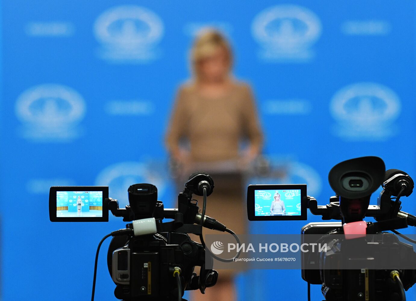 Съемка брифинга официального представителя министерства иностранных дел России Марии Захаровой. Место: Россия, Москва. Автор: Григорий Сысоев/РИА Новости. Брифинг официального представителя МИД России М. Захаровой