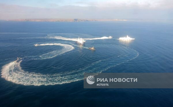 Три корабля ВМС Украины пересекли российскую границу