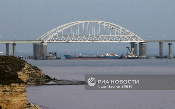 Три корабля ВМС Украины пересекли российскую границу