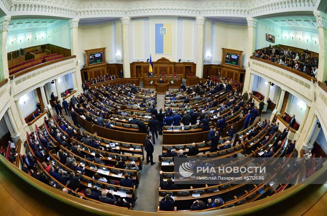 Секретарь Совет национальной безопасности и обороны Украины Александр Турчинов выступает на заседании Верховной рады Украины. На фоне инцидента с нарушением российской границы украинскими кораблями СНБО Украины принял решение ввести военное положение на территории страны на 60 суток. Решение должна утвердить Верховная рада. Изображение является раздаточным материалом, предоставлено третьей стороной. Только редакционное использование. Запрет на архивирование, коммерческое использование, рекламную кампанию. Место: Украина, Киев. Автор: Николай Лазаренко/РИА Новости. Заседание Верховной рады Украины