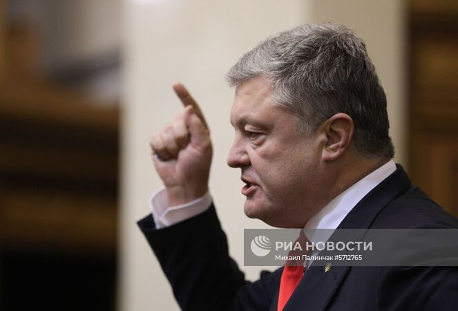 Президент Украины Петр Порошенко выступает на заседании Верховной рады Украины, где рассматривается решение о введении военного положения в стране. Изображение является раздаточным материалом, предоставлено третьей стороной. Только редакционное использование. Запрет на архивирование, коммерческое использование, рекламную кампанию.
Место: Украина, Киев. Автор: Михаил Палинчак/РИА Новости. Заседание Верховной рады Украины