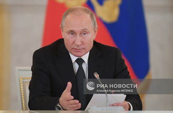 Президент РФ В. Путин провел заседание Совета по развитию гражданского общества и правам человека