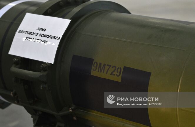 Ракета 9М729 в выставочном павильоне КВЦ "Патриот" в Московской области. Место: Россия, Московская область. Автор: Владимир Астапкович/РИА Новости. Демонстрация ракеты 9М729 для военных атташе