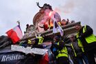 Участники акции протеста "жёлтых жилетов" в Париже. "Жёлтые жилеты" проводят акции протеста по субботам, начиная с ноября 2018 года. Цель участников — выразить недовольство политикой правительства, не стремящегося, по их мнению, решать материальные проблемы рядовых граждан. Место: Франция, Париж. Автор: Жюльен Маттиа. Акция протеста "жёлтых жилетов" во Франции
