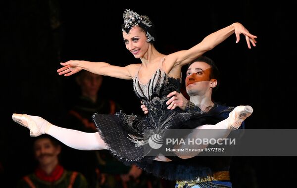 Театр сотворение. Балерина жизель. Огнева балерина. Огнева балерина. Огнева балерина.